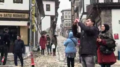 'Geçmişe Yolculuk' Yaparak Yeni Yıla Girecekler