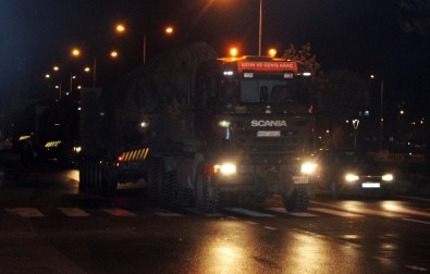 Kilis'ten Münbiç'e Tank Sevkiyatı