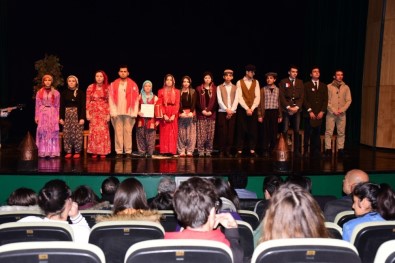 Osmaniye'de Liseler Arası Tiyatro Yarışması Başladı