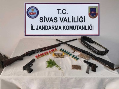 Sivas Jandarma'dan Eş Zamanlı Uyuşturucu Operasyonu Açıklaması 12 Gözaltı