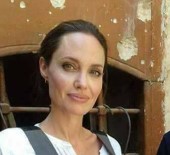 ANGELİNA JOLİE - Angelina Jolie Politikaya Girebileceğini İma Etti