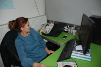 SOKAK HAYVANI - Anne Ve Yavru Kedi Yerel Gazetenin Maskotu Haline Geldi