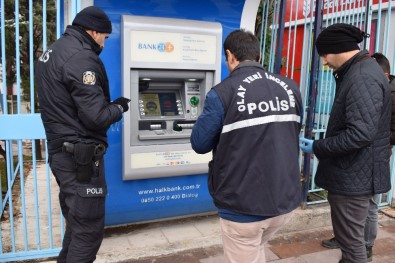 ATM'ye Takılan Tuzağı Vatandaş Fark Etti