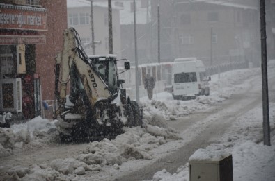 Beytüşşebap'ta Kar Yağışı Etkisini Sürdürüyor