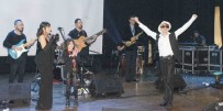 ÇUKUROVA SENFONİ ORKESTRASI - Çocuklar 80-90'Lı Yılların Türküleri Ve Şarkılarını Seslendirdi