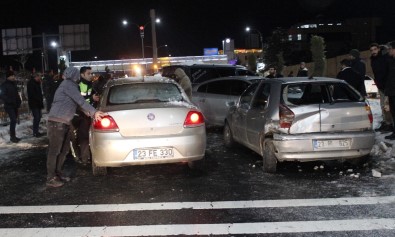 Elazığ'da 2 Farklı Zincirleme Kazada 23 Araç Birbirine Girdi