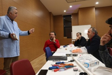 En Baba Atölye'de Konu Elektrik Tesisatı