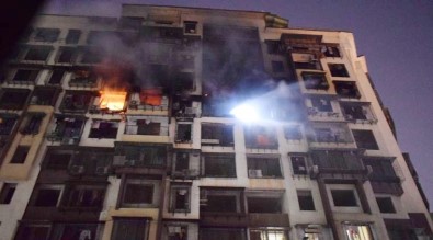 Hindistan'da 15 Katlı Binada Yangın Açıklaması 5 İtfaiyeci Öldü