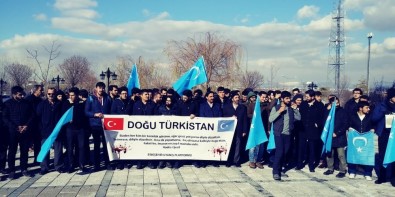 Öğrenciler Doğu Türkistan'daki Zulmü Haykırdı