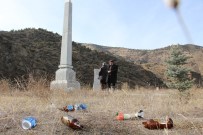 KALP CERRAHI - Şehit Anıtını Çöplüğe Çevirdiler