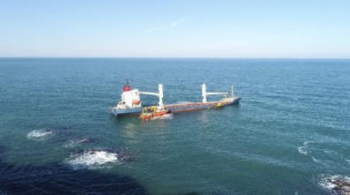 Şile'de Karaya Oturan Gemiyi Kurtarma Çalışmaları Devam Ediyor