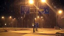 GÜRBULAK SıNıR KAPıSı - Tendürek Geçidi'nde Kar Yağışı Ve Tipi Ulaşımı Aksatıyor