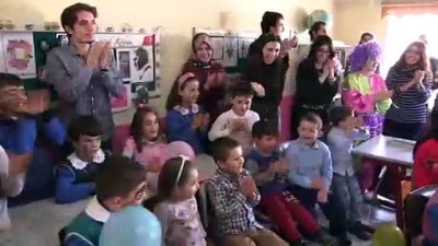 Üniversite Öğrencilerinden Köy Okullarına 'Bir Avuç Umut'