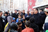 İDRIS AKBıYıK - Vali Akbıyık, Öğrencilere Kitap Hediye Etti