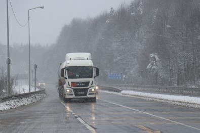 Bolu Dağı'nda Kar Yağışı Devam Ediyor
