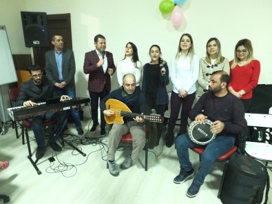 Doktorlar Sahneden Moral Aşıladı