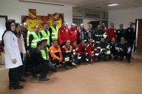 YANGIN TATBİKATI - Hastanede Gerçeğini Aratmayan Yangın Tatbikatı