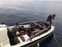 İzmir Çeşme'de 23 Düzensiz Göçmen Yakalandı