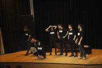 TİYATRO OYUNU - Oyuncaklar Oyun Bileti Oldu