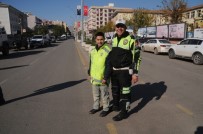 POLİS KIYAFETİ - Down Sendromlu Can Trafik Polisi Oldu