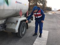 KIŞ LASTİĞİ - Jandarma Kış Lastiği Denetimlerini Sürdürüyor
