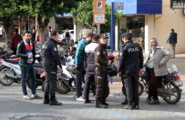 ÇEVİK KUVVET - Kaldırımları Ve Yaya Geçitlerini İşgal Eden Motosikletlere Ceza Yağdı