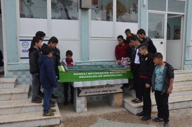Kazada Ölen Matematik Öğretmenini Öğrencileri Uğurladı
