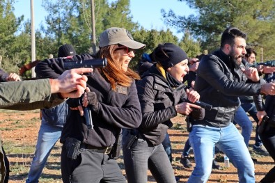 Antalya'nın Kadın Polisleri Erkek Meslektaşlarına Taş Çıkartıyor