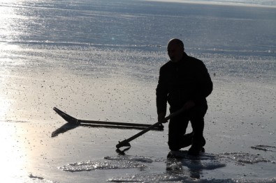 Buz Tutan Çıldır Gölü'nde Görsel Şölen