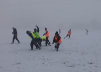 KARTOPU SAVAŞI - 'Kartopu Savaşı' İle Maça Başladılar