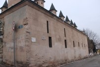 ARGO - Tarihi Külliyenin Duvarları Temizlendi