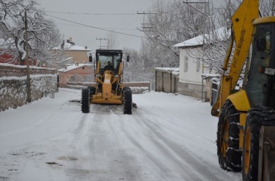 Adilcevaz'da 11 Köy Yolu Ulaşıma Kapandı