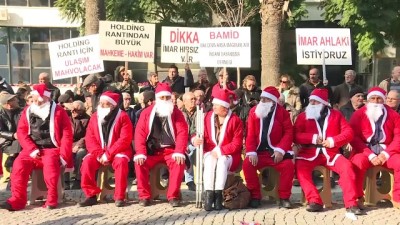 Balçova Arsa Mağdurlarından Noel Baba Kıyafetli Protesto