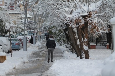 Bayburt'ta Kar Yağışı Hayatı Olumsuz Etkiliyor