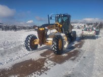 FıNDıKPıNARı - Mersin'de Karla Kapanan Yollar Açılıyor