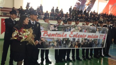 POMEM Mezuniyetinde Sürpriz Evlilik Teklifi