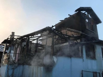 Tek Katlı Evde Çıkan Yangında Engelli Vatandaş Hayatını Kaybetti