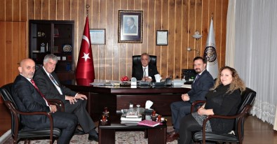 Uluslararası Dil Merkezlerinden Rektör Çomaklı'ya Ziyaret