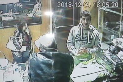Askerim, Diyen Hırsız Kuyumcudan 11 Bin TL'lik Altın Çaldı