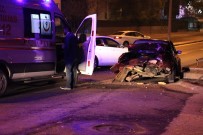 TRAFİK ÖNLEMİ - Başkent'te Trafik Kazası Açıklaması 2 Yaralı