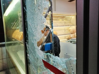Bursa'da Fırın Ve Kasaba Gece Yarısı Molotoflu Saldırı