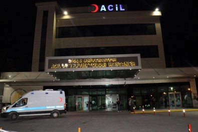 Diyarbakır'da Sağlık Çalışanları Darp Edildi