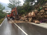 MAVIKENT - Kumluca'da Sağanak Yağmur