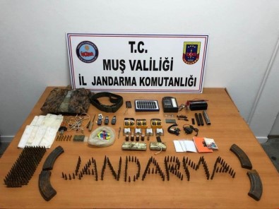 Muş'ta Teröristlere Ait Malzemeler İmha Edildi