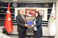 KALICI KONUTLAR - Otobüste Unutulan Cüzdanı Sahibine Teslim Edildi