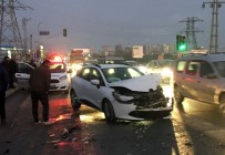 HAFRİYAT KAMYONU - Otomobil Beton Mikserine Çarptı Açıklaması 2 Yaralı