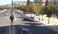 KARAKÖPRÜ - Otomobillerin Çarpıştığı Kaza Kamerada