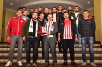 UŞAKSPOR - Samsunspor Taraftarından Zihni Şahin'e Plaket