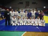 İBRAHİM ASLAN - Yunusemreli Judocular Başarılarına Bir Yenisini Ekledi
