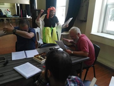 Adana Devlet Tiyatrosu'ndan Üçüncü Oyun 'Yolcular'